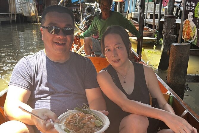 Damnoen Saduak Floating Market & Maeklong Railway From Bangkok - Maeklong Railway Market: the day’s most memorable stop