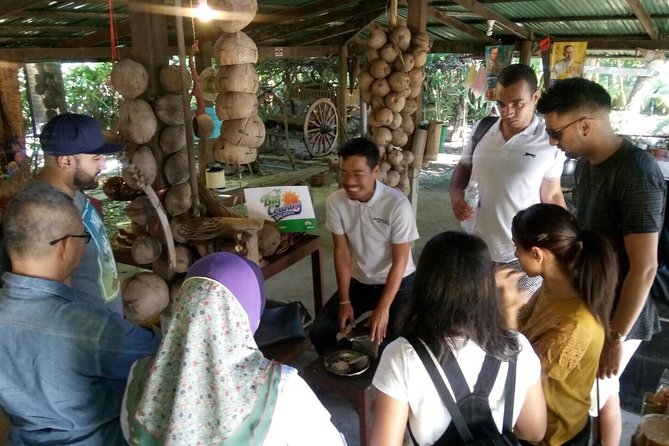 Damnoen Saduak Floating Market Small Group Tour - Walking through the market stalls