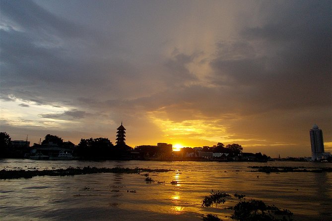 Discover Bangkok at Night 5-Hour Bike Tour with dinner - Why Bangkok works so well after sunset