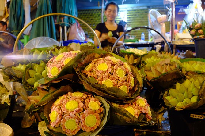 Discover Bangkok at Night 5-Hour Bike Tour with dinner - Chinatown after dark, with dinner at street level
