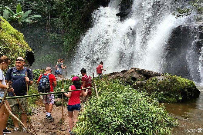 Doi Inthanon National park and 2 hours hiking with private tour - Seeing Wachiratan Waterfall