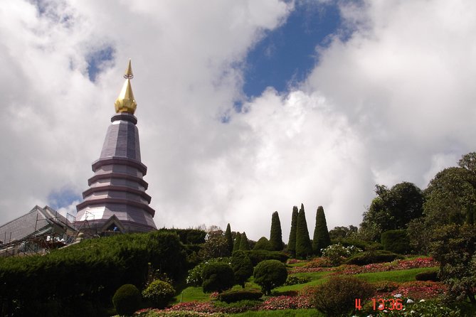 Doi Inthanon National park and 2 hours hiking with private tour - Reaching Thailand’s highest mountain