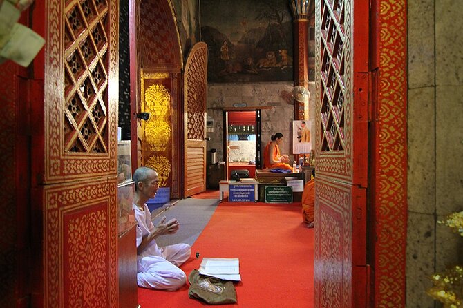 Doi Suthep and Wat Umong Night Tour From Chiang Mai - What the guide adds to the visit