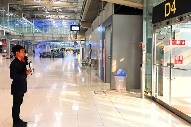 Don Mueang Guided VIP Fast Track Immigration Service - Finding your host after landing