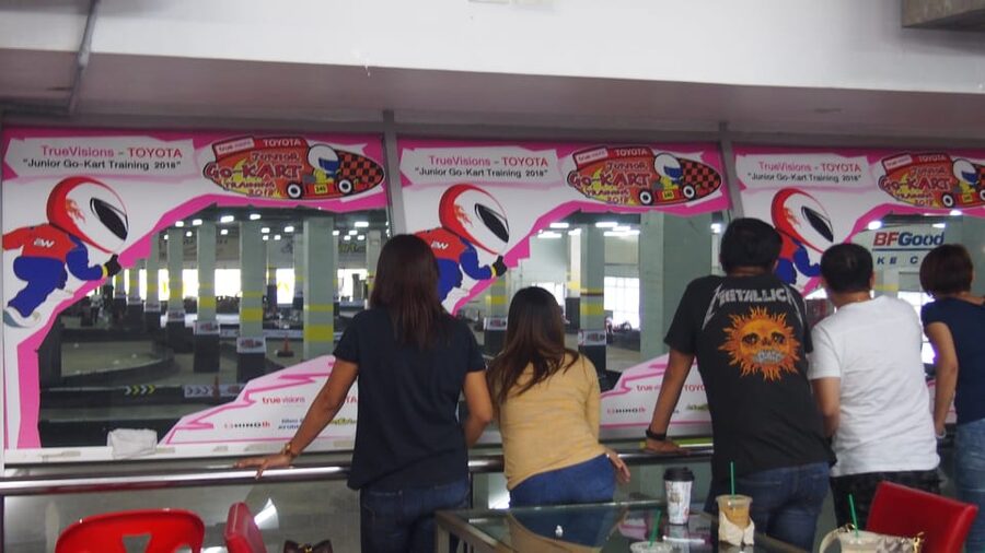 EasyKart Bangkok (RCA Plaza) : Go-Kart Racing Experience - Choosing between the two tracks
