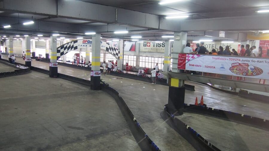 EasyKart Bangkok (RCA Plaza) : Go-Kart Racing Experience - What the race feels like