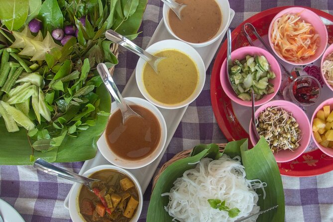 Eat Like a Local Food Tour in Hua Hin - Starting with Thai noodle soup