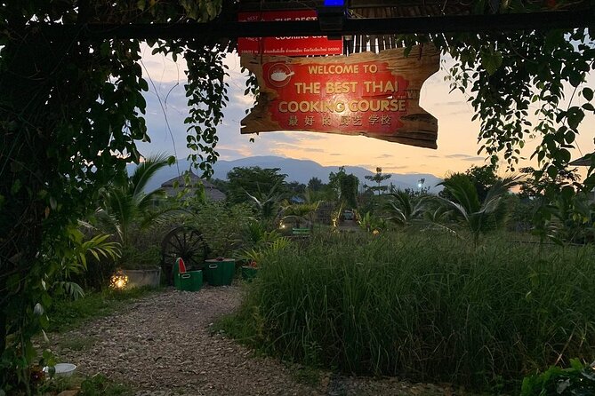 Evening Cooking Class in Organic Farm with Local Market Tour - How this compares with a standard cooking lesson
