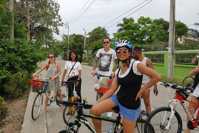 Explore Bangkok by Bike & Boat with Lunch - Guides and group size shape the experience
