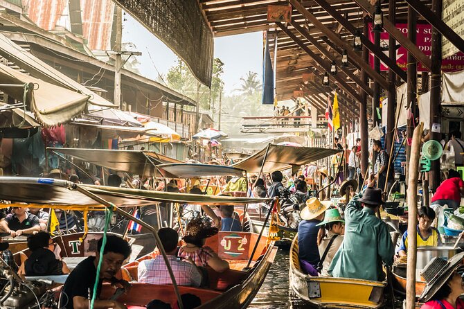 Famous Markets Tour: Maeklong Railway & Damnoen Saduak Floating - Small group or private tour?