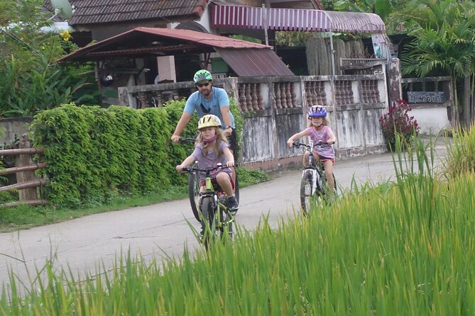 FIELDS OF GOLD Mountain Biking Tour Chiang Mai - What the included bike and safety gear mean
