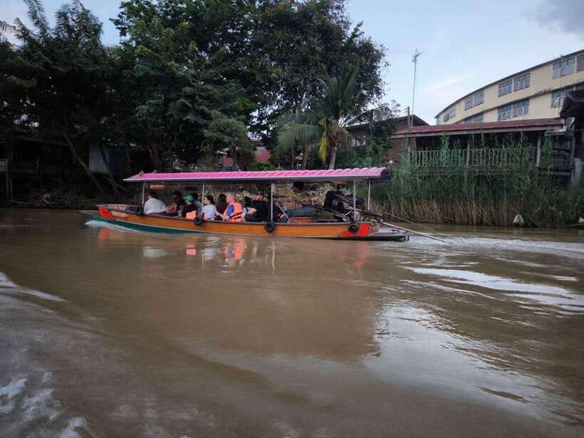 From Bangkok: Ayutthaya Afternoon Tour with Boat & Tuk-Tuk - Why an evening visit changes Ayutthaya