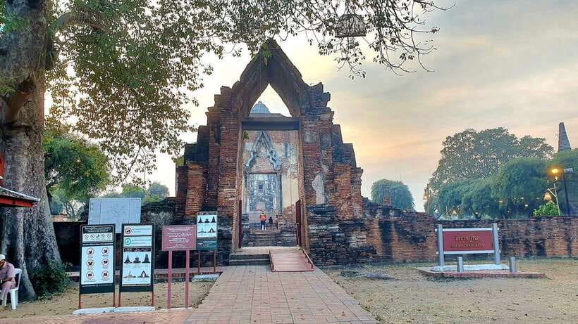 From Bangkok: Ayutthaya Afternoon Tour with Boat & Tuk-Tuk - Wat Chaiwatthanaram from the river and shore