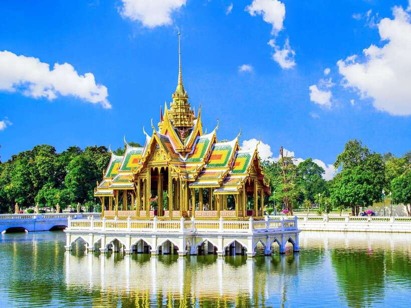 From Bangkok: Ayutthaya Historical Park Guided Day Trip - Wat Mahathat and the Buddha head among tree roots