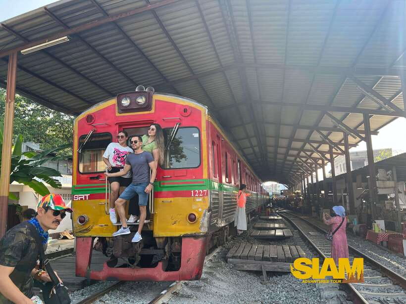 From Bangkok:Damnoen Floating Market and Railway Market Tour - The 90-minute ride from central Bangkok