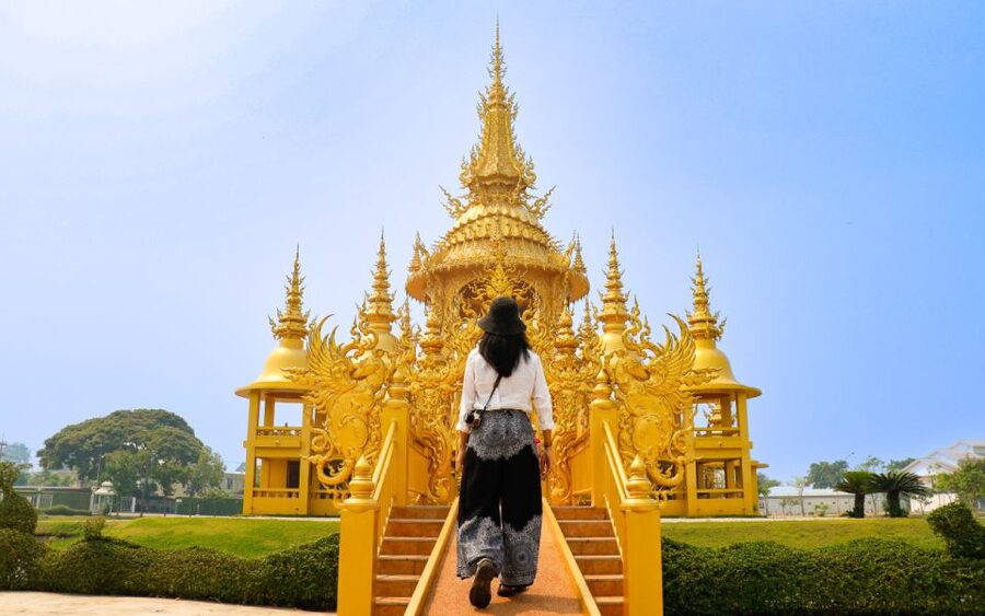 From Chiang Rai: Famous Temples and Golden Triangle Day Tour - Lunch gives the schedule a needed pause
