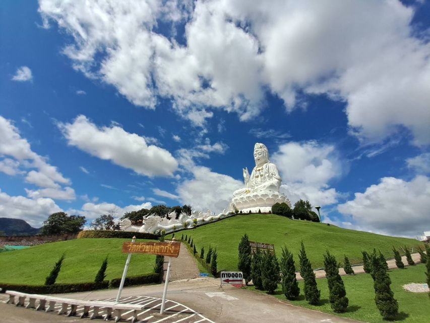From Chiang Rai: Famous Temples and Golden Triangle Day Tour - The Golden Triangle puts the region into context
