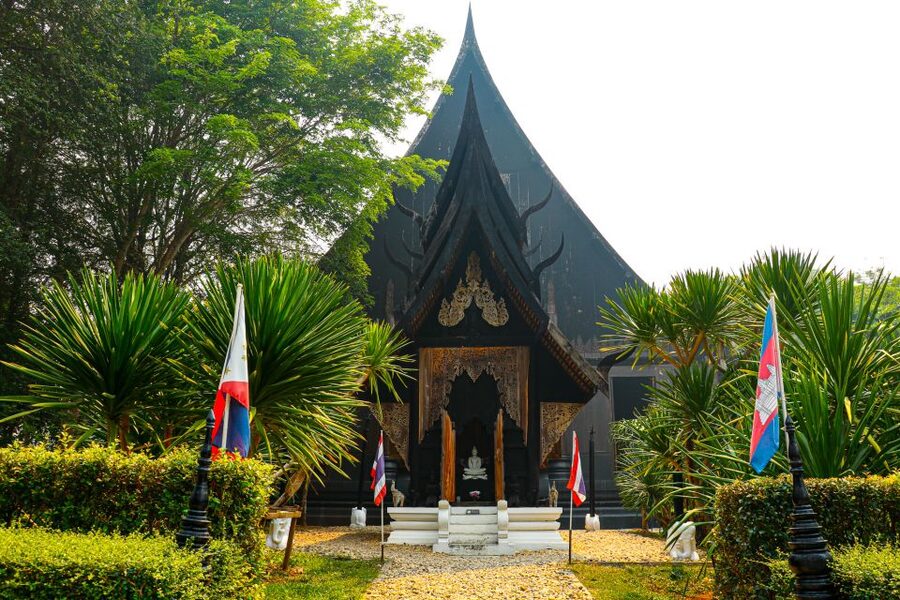 From Chiang Rai: Famous Temples and Golden Triangle Day Tour - The White Temple starts the day with a jolt