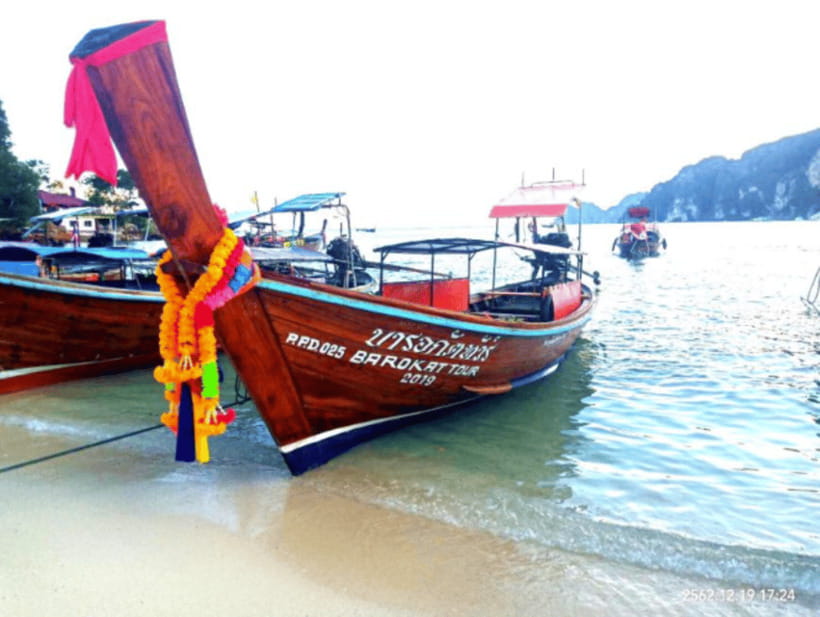 From Phi Phi islands: Phi Phi, Maya Area by longtail Boat - What the $24 price really includes