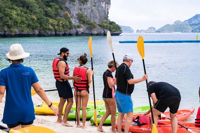 Full Day Ang Thong Islands Luxury Small Group Tour - Lunch, fruit, drinks, and beach time