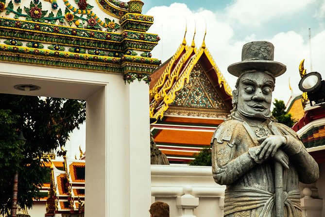 Full Day Bangkok PRIVATE City Tour With Locals - Wat Trimit & Wat Pho tickets - Crossing the river and stopping for lunch