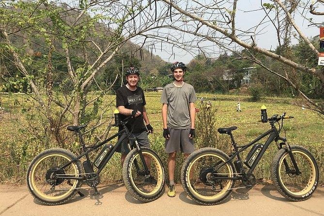 Full-day E-bike Countryside and Nam Phrae (flat-hilly, GUIDED) - Wat Ton Kwen: a strong opening stop