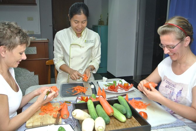 Full Day Professional Thai Fruit and Vegetable Carving Class - Six hours with a carving knife in Bangkok