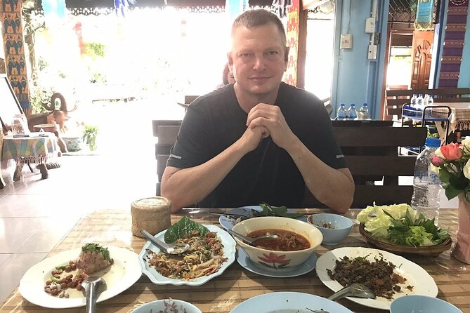 Go where the locals go, Eat what the locals eat! Food Tour with Local Foodies - Who should book this food tour?