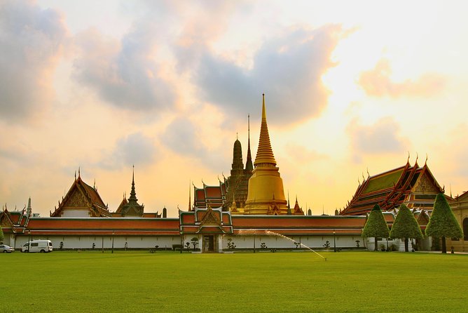 Grand Palace Glory and Emerald Buddha : Half-Day Tour in Bangkok - What this half-day palace tour actually covers