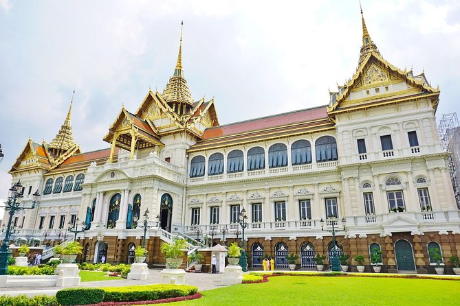 Grand Palace Glory and Emerald Buddha : Half-Day Tour in Bangkok - How much the guide adds
