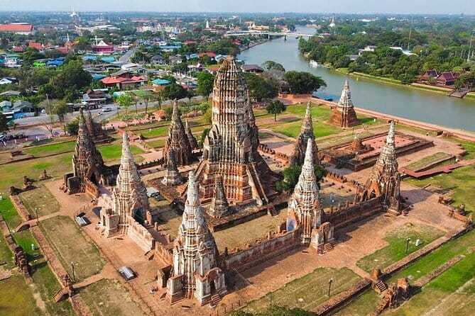 Grand Palace, Temples, and Canal Private Tour [Optional Luxury] - A pause at Tha Maharaj