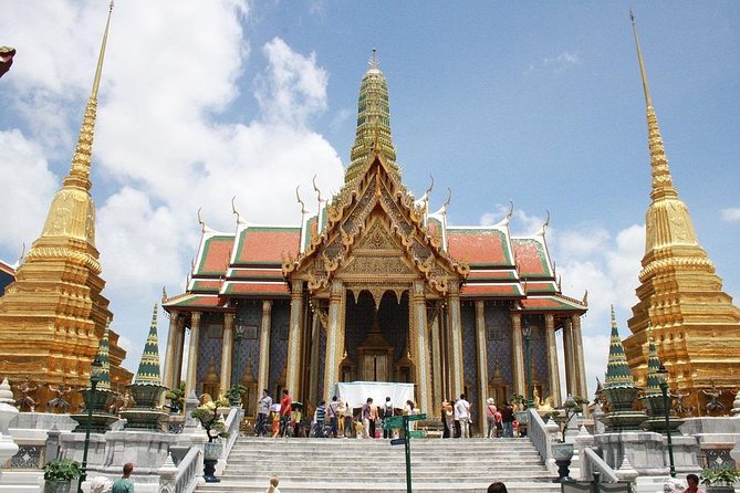 Grand Palace & Temples of Bangkok with experienced guide - Why the guide matters here