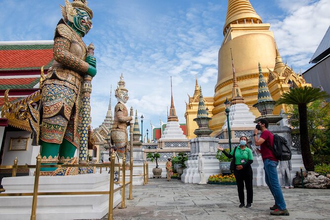 Grand Palace & Wat Arun Immersive Guided Walking Tour 3-Hour - Meeting at Tha Chang and preparing for the royal complex