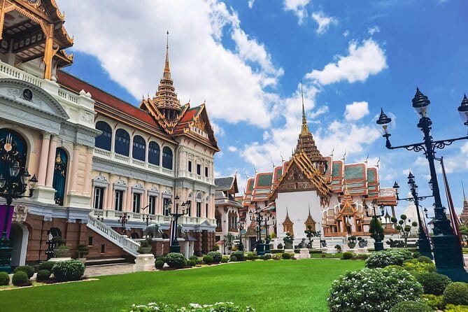 Grand Palace & Wat Phra Kaew Walking Tour with Professional Guide - What the $18 price really covers