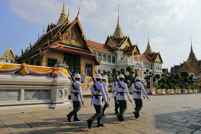 Grand Palace, Wat Phra Kaew, Wat Pho and Wat Arun Walking Tour From Bangkok - Walking, weather, and the dress code