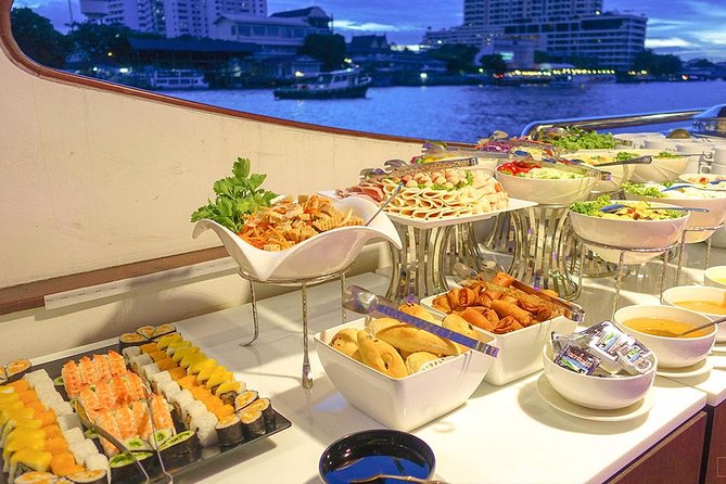 Grand Pearl Dinner Cruise Experience at Bangkok with Pickup - Boarding with a fruit cocktail