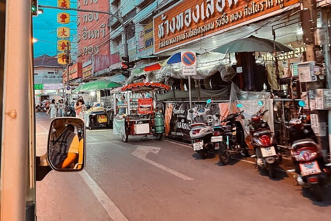Guided Chiang Mai City Night Tour by EV Tram - Wat Pa Pao and Wat Nong Kham