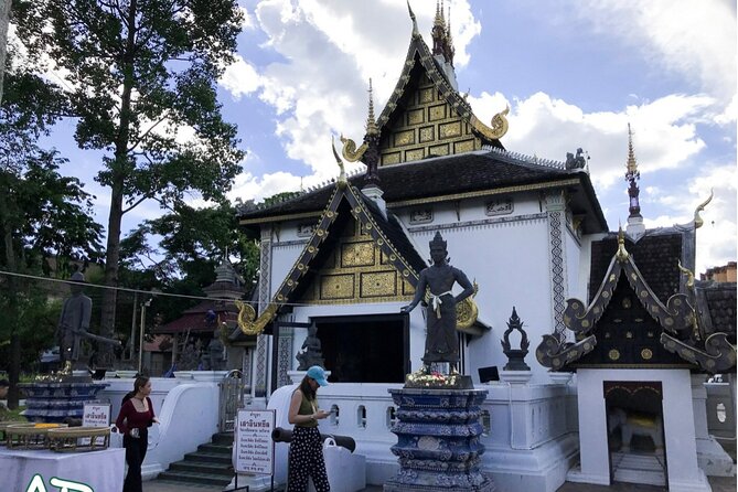 Half day Doi Suthep Temple and city temples (Private tour) - Guide Service and the Human Side of the Tour