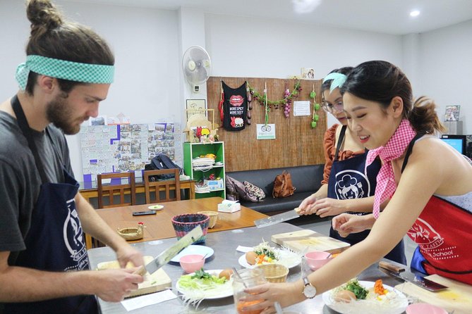 Half Day Morning Cooking Class with Market Tour in Chiang Mai - Starting at Kad Kom Market at 9:00 am