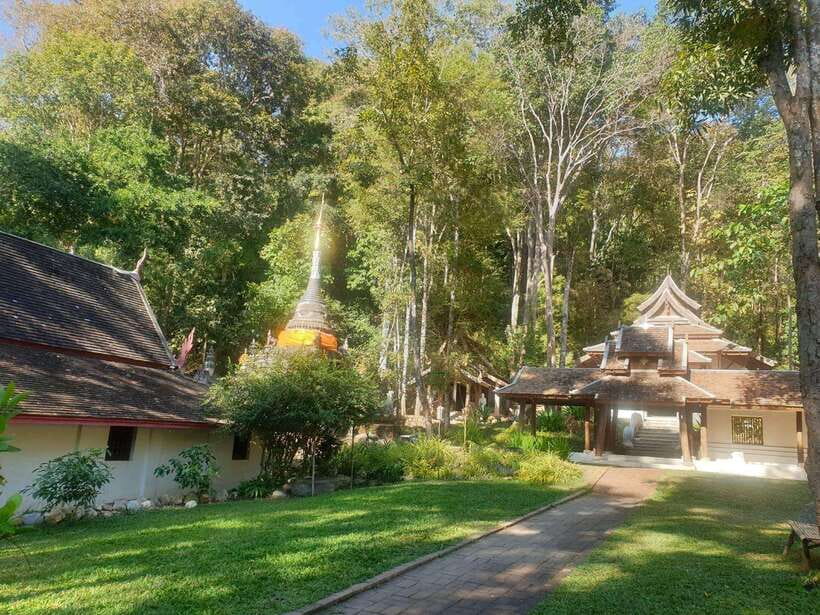 Half Day Morning Wat Pha Lat & Wat Phra That Doi Suthep Tour - Why these two temples work so well together