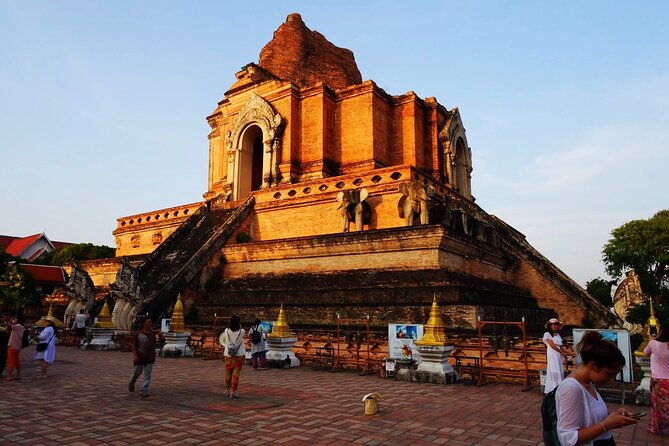 Half-Day Private Night Tour by Tuk Tuk in Chiang Mai City - Why this short tuk-tuk ride works well at night