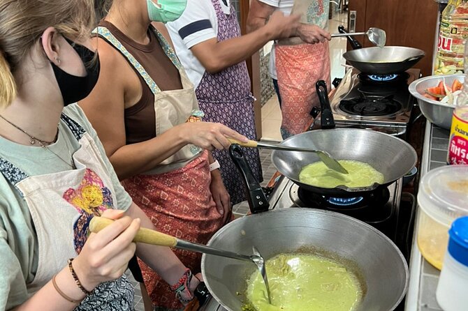 Half day Thai cooking Class + Market tour+Garden tour - A Thai cooking class that starts at the market