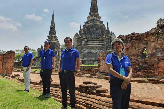 Half-Day Tour : PRIVATE Grand Palace & Temples - Chinatown gives the tour a street-level finish