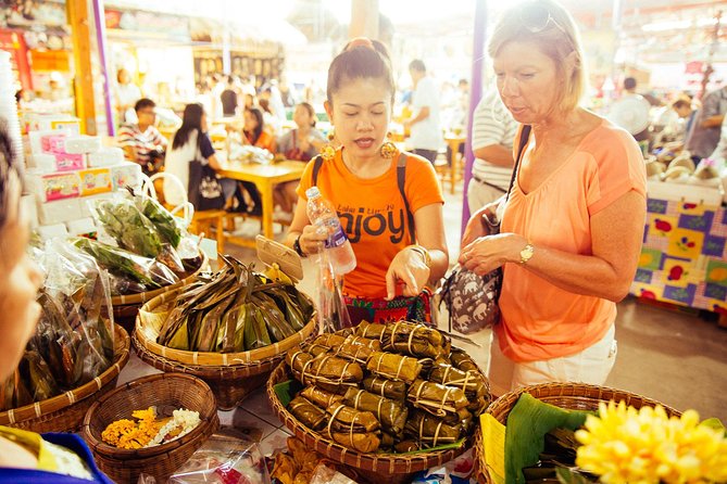Highlights & Hidden Gems With Locals: Best of Bangkok Private Tour - Inside Bangkok’s flower-market world