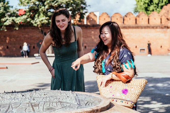 Highlights & Hidden Gems With Locals: Best of Chiang Mai Private Tour - Wat Phan Tao and the appeal of a simple temple