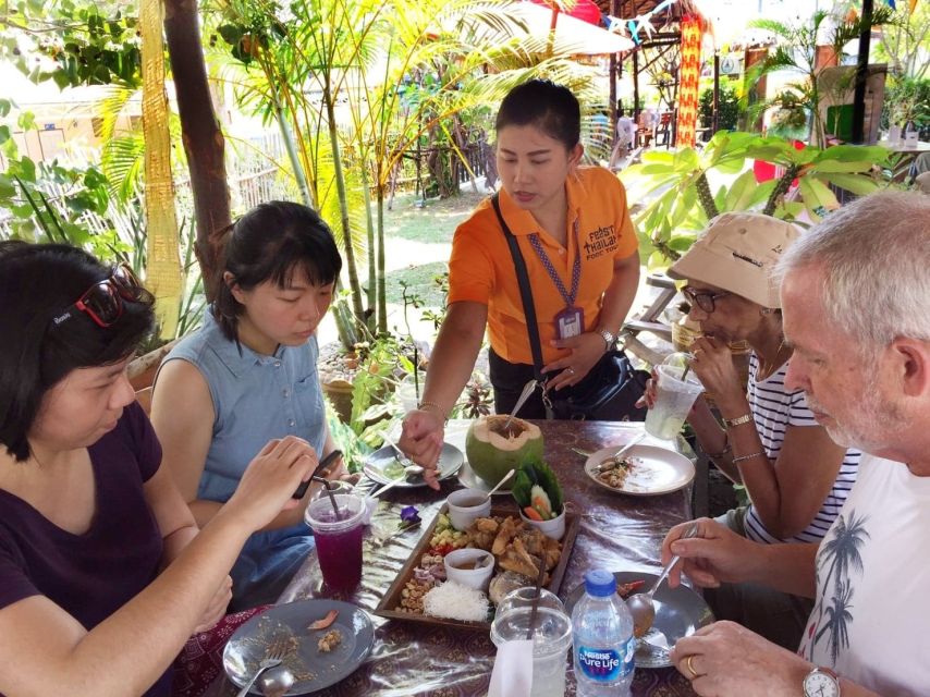 Hua Hin: Eat Like a Local Thai Food Tour - Learning how to eat noodle soup