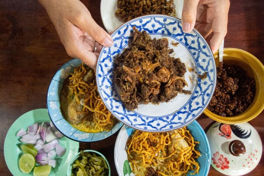 Hua Hin: Eat Like a Local Thai Food Tour - Meeting at Hua Hin Clocktower