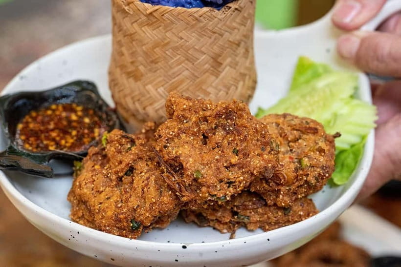 Hua Hin: Local Food Nighttime Guided Tour - Salt-crusted fish and Isaan food