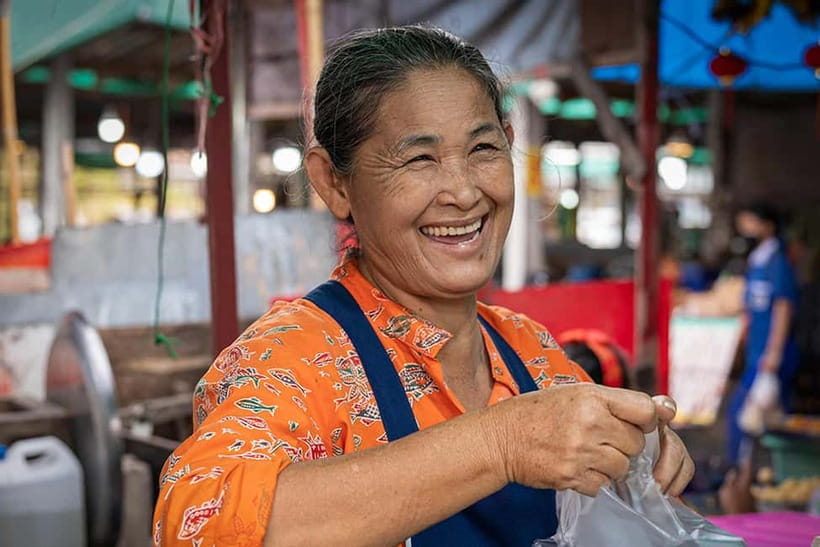Hua Hin: Local Food Nighttime Guided Tour - Practical details that affect the experience