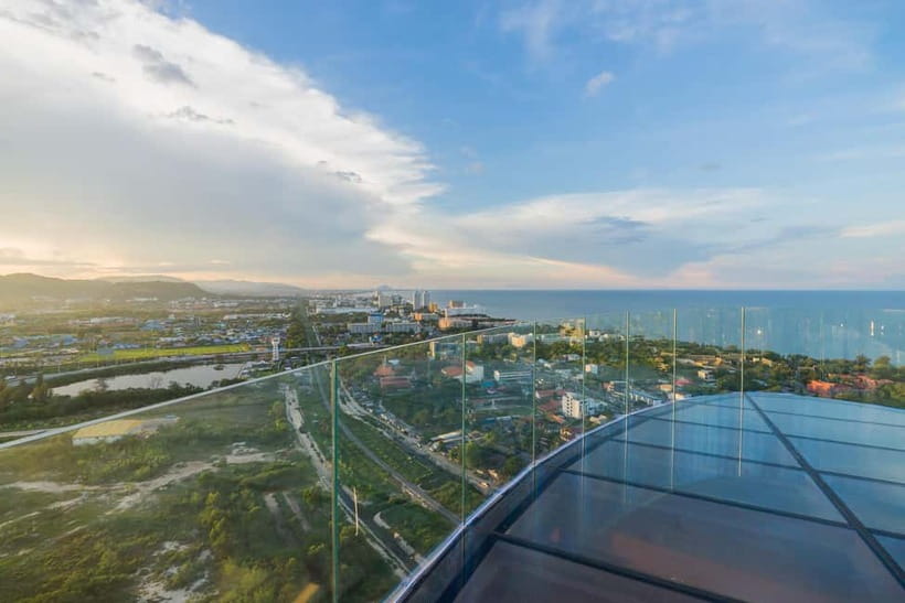 Hua Hin: Vana Nava Sky Bar Rooftop at Holiday Inn - Who will enjoy Vana Nava Sky Bar most